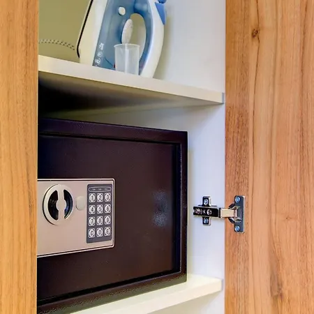 & Georg Lejlighed Odessa